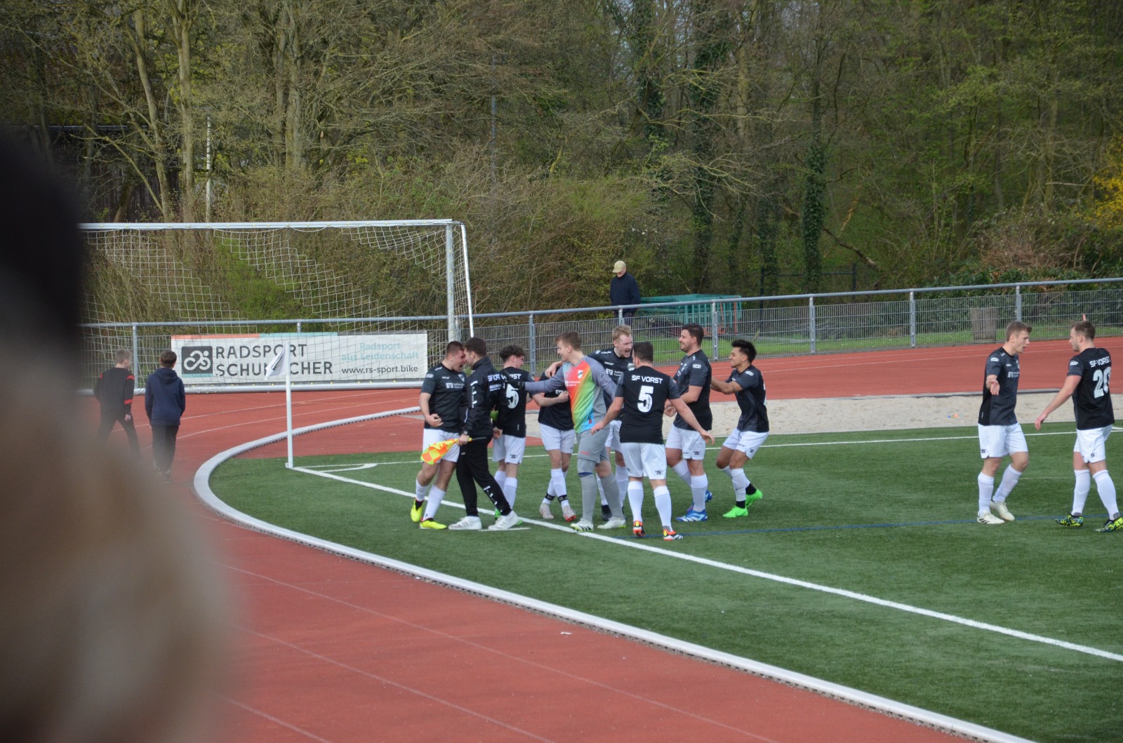 1:0 gegen Grimlinghausen – „Erste“ feiert Sieg in letzter Minute und lässt den Sportpark beben